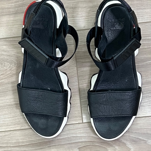 Sorel | Kinetic™ Impact Y-Strap High Sandal | Size 8 Black - Picture 4 of 6